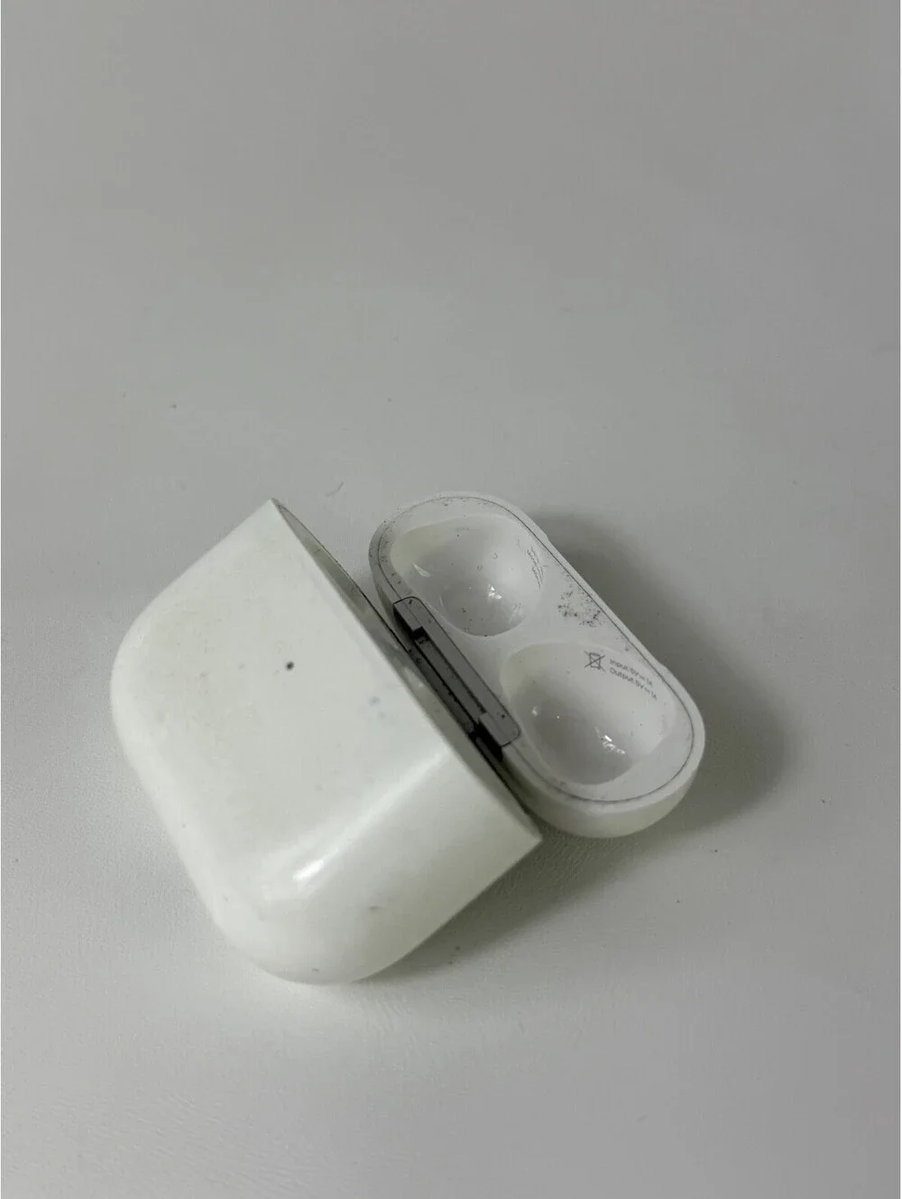 Genuine Apple Airpods Pro 1st Generation Charging Case ONLY A2190 Lightning